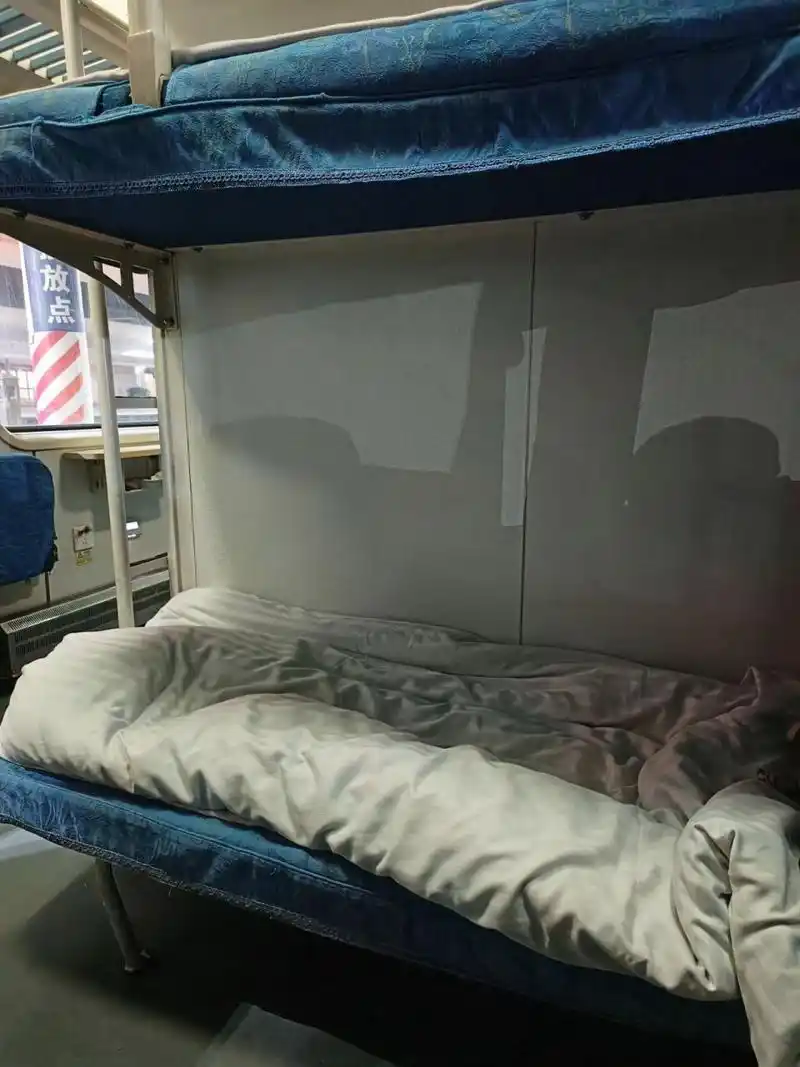 第一次坐火车硬卧去厦门的体验 22号的火车票 车厢号74按照车厢号