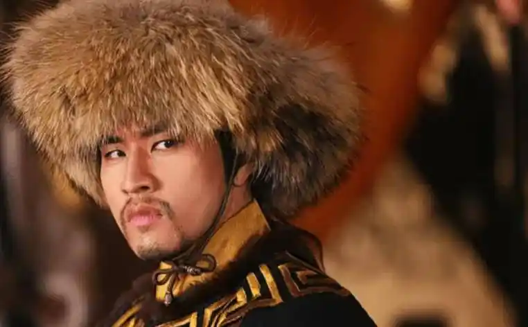 原创一生血战成痴却好囤积耕具动辄杖打悍将与降臣屁股的君王