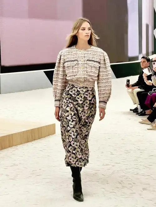 健康,我感觉裙子挺美的#chanel  #chanel  #chanel高级定制  #香奈儿