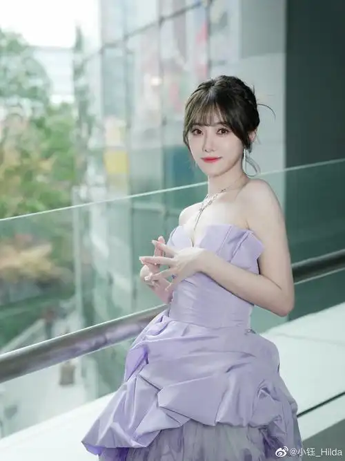 lpl主持小钰:紫色鱼鱼 冬天外拍真的会死掉 - 虎扑直播吧