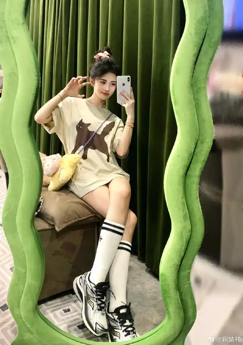 发一下咱们美丽的鞠姐呦~期待后天的红毯呐@鞠婧祎 #鞠婧祎 - 抖音