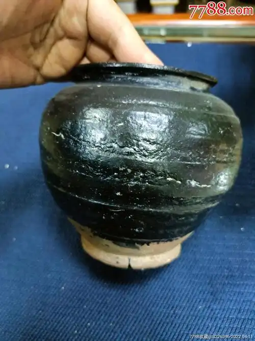 明代黑釉罐