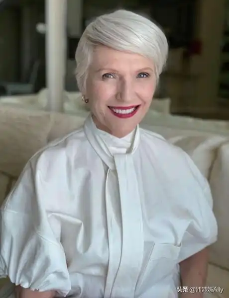 重登世界首富的埃隆·马斯克,其最强大脑来自"英雄"母亲的培养