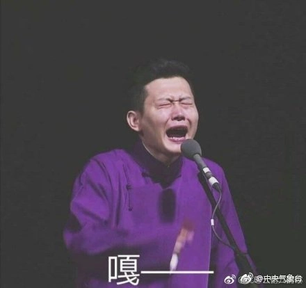 "   别说,小男孩还个怪可爱的,建议酒醒后好好回看这段视频.