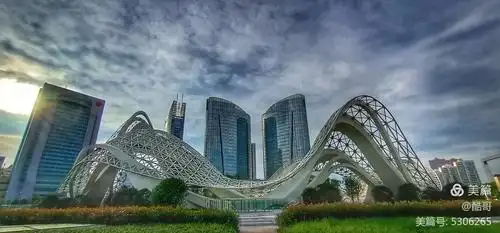 手机随拍漫步三镇——武汉光谷广场风光