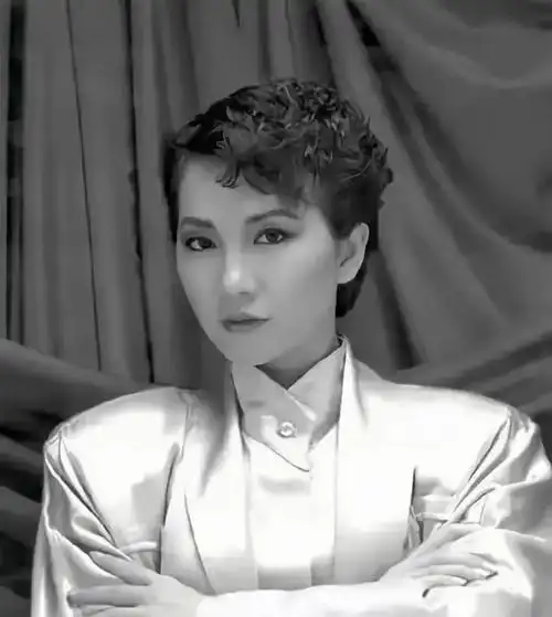 苏芮:有过两次破败的婚姻,离婚后不再相信爱情,甘做单亲妈妈_腾讯新闻