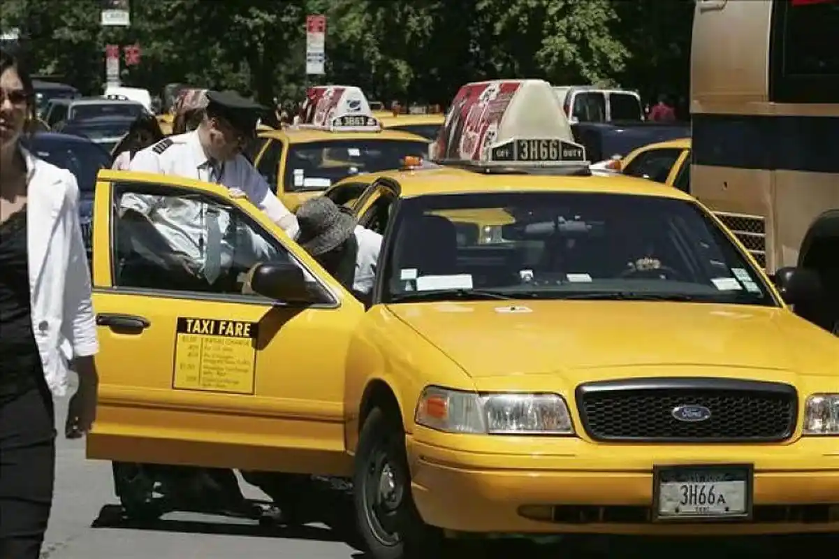 有个高中同学跟我说美国开出租车的随随便便一天500美元,一个月一万多