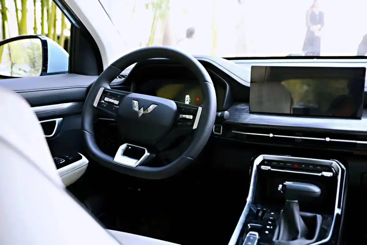 年轻设计&全景天窗 五菱星辰内饰实拍