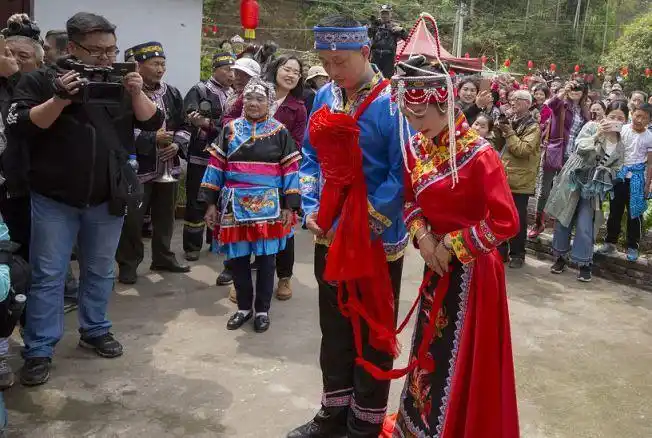 畲族婚礼竹杆舞美食昨天洋溪这个小山村超热闹