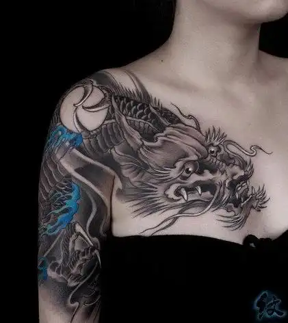 美女的过肩龙纹身图案tag标签:彩绘披肩龙霸气的满背彩色凤凰纹身图片