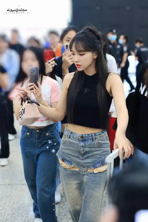 程潇超话78#程潇0715生日快乐#【 潇吧独家 】230714深圳宝安机场