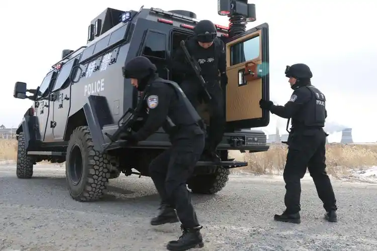 大庆市公安局特警支队深入开展特战队"冬训"练兵工作