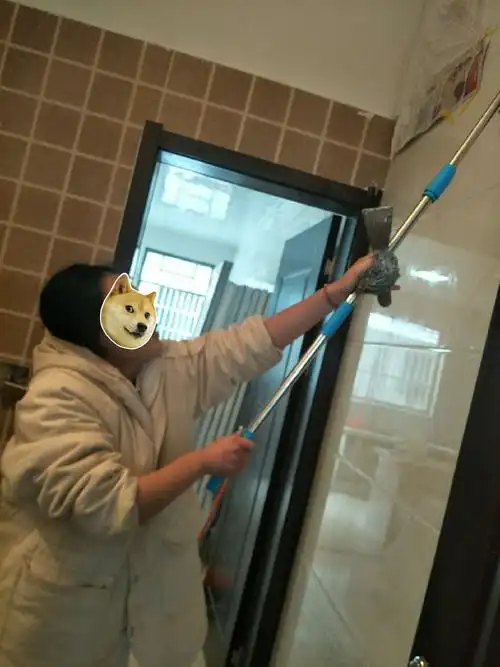 家里的新房开始装修了,全家一起打扫卫生,每一天都过得很充实.