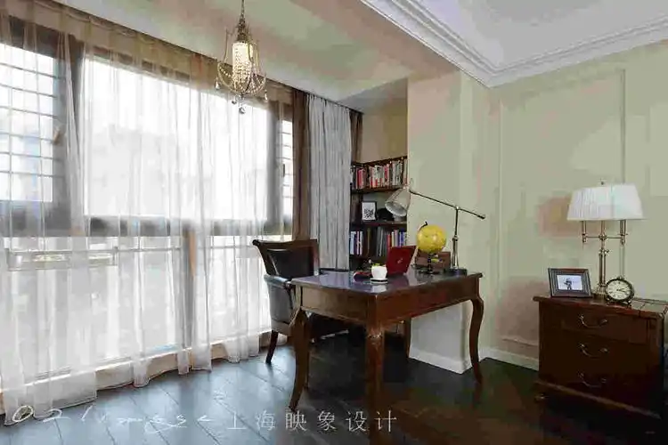 阳台横梁底下摆放书桌好不好 家庭办公电脑桌上面有横梁怎么办