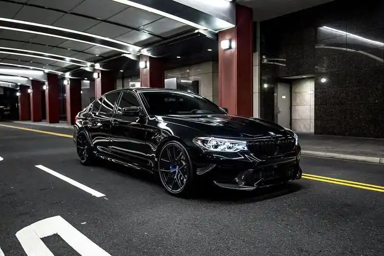 黑色宝马 m5 配黑色bbs轮毂=绝了!