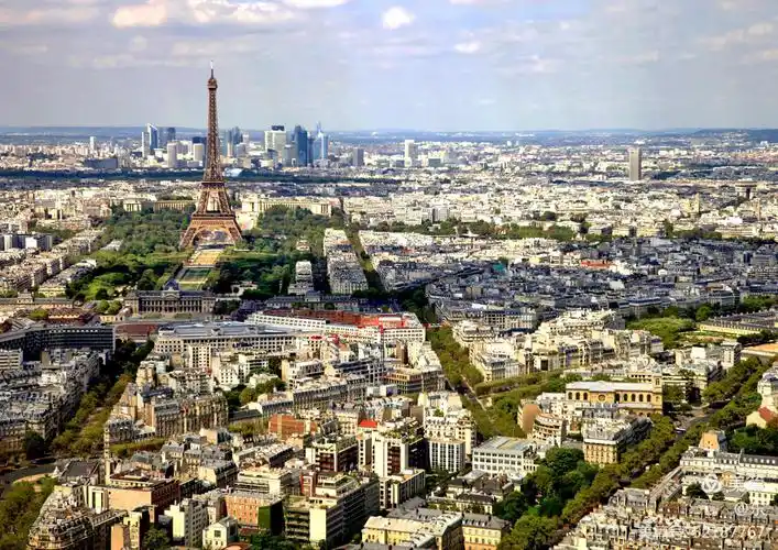 俯瞰巴黎市中心—崔培德摄