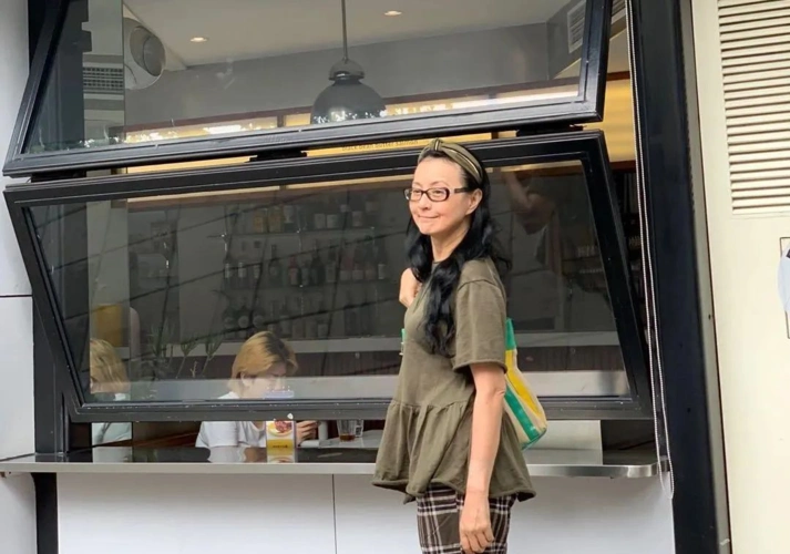 原创6755岁李赛凤近照穿着朴素星味全无动作片天使也老了