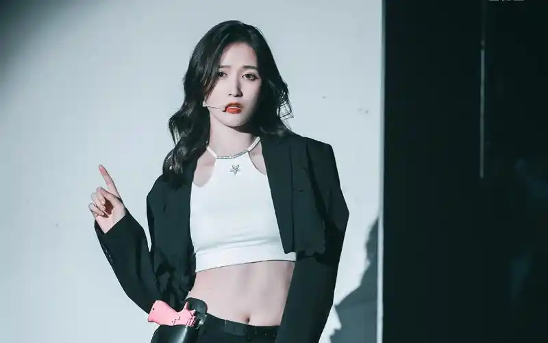 【吴哲晗】直拍focus《粉红狙击手》姐姐今天鲨疯了 我就只能放弃抵抗