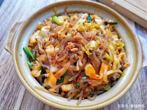 前段时间突然特别馋泡菜苕粉肉丝,想起来嘴巴里都冒酸水的那种,以前在