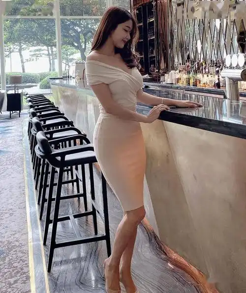 韩国辣妈惹火s曲线可御可甜性感照迷倒众人