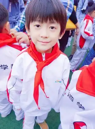 还记得伪装者小明台吗现在是帅气小男神一枚