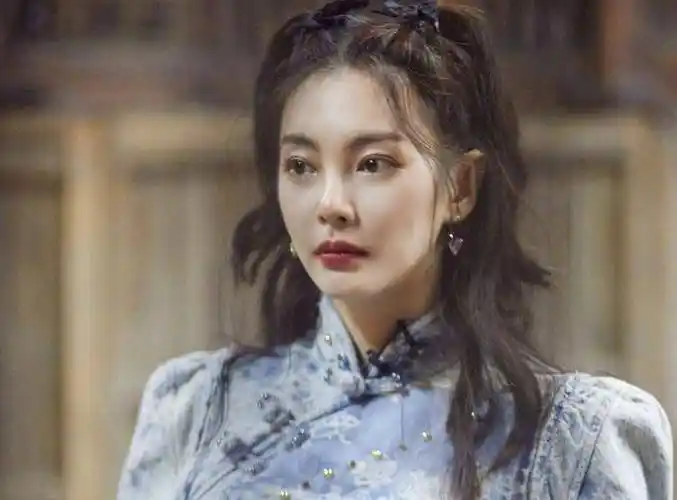 谭松韵大胆尝试旗袍装,本以为娃娃脸不合适,效果却超乎了预想_气质_身