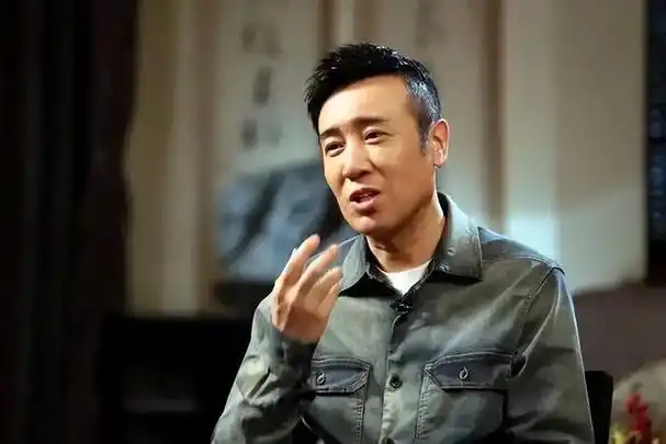 在电影《坚如磐石》的宣传现场,马伊琍自曝:"我对于和伟的最初印象,都