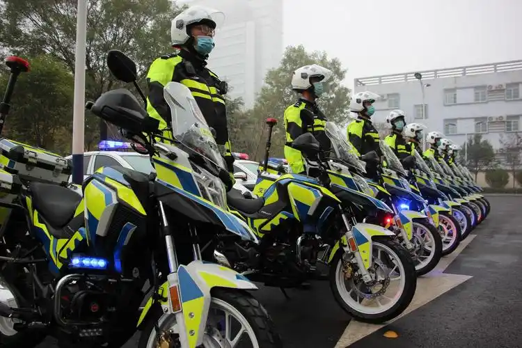 铜川公安交警三大队举行警车发放仪式