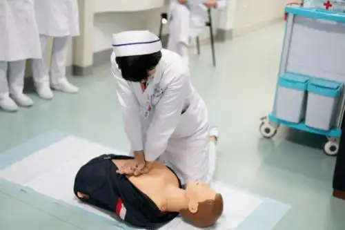 产科三病区开展心肺复苏情景模拟急救演练