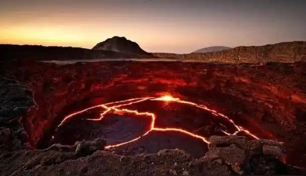 很珍贵的罕见画面, 密集恐惧症者看到那张轮胎照是什么感受_陨石坑