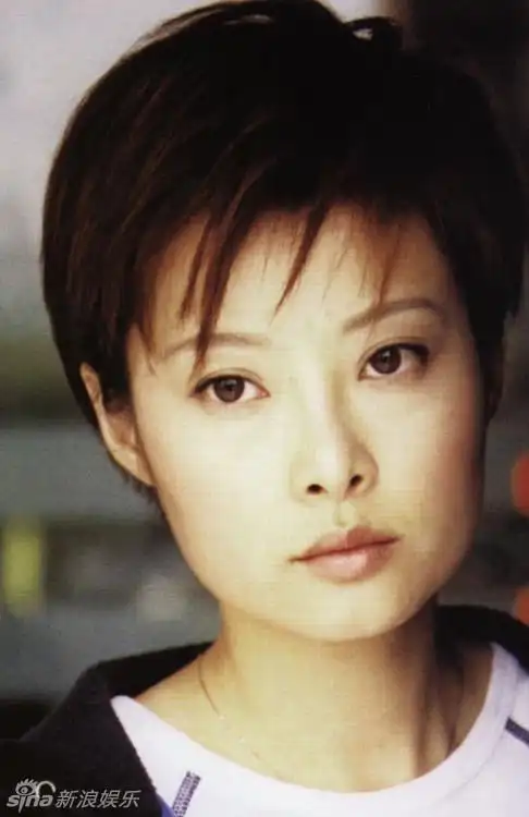 组图:44岁袁立一心扑在公益上 年轻时也是嫩得可以掐出水啊