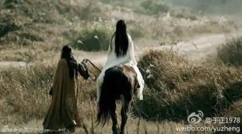 求一张陈晓版神雕侠侣的一样图片是杨过牵着马小龙女骑着马两人背对