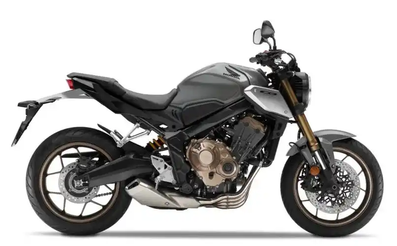 2021款cbr650r则在配色继续拥有红色以及黑色选择,在车身涂装方面