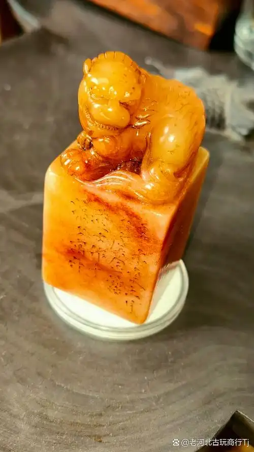 清代寿山石田黄印章【徐三庚,号金罍道人】款,尺寸7.7-3.8厘米,重227.