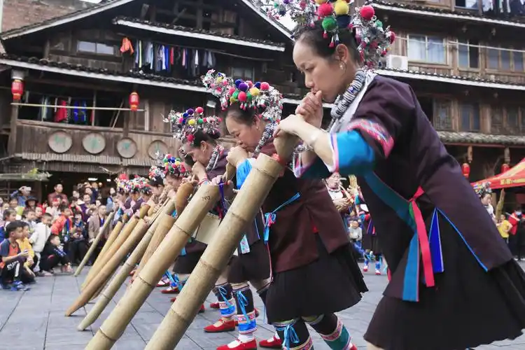 壮族三月三八桂嘉年华广西放歌三月三游客尽欢颜