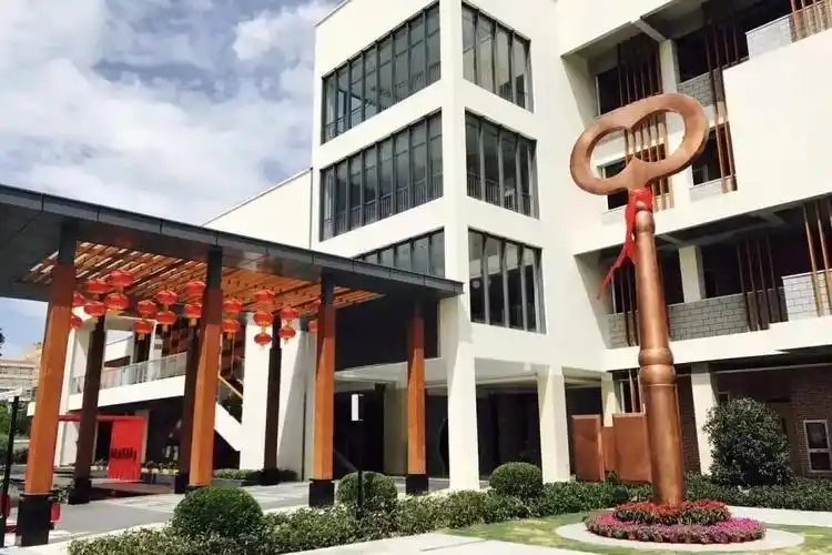 上海民办华东师大二附中紫竹双语学校,简称华二紫竹双语学校或华二