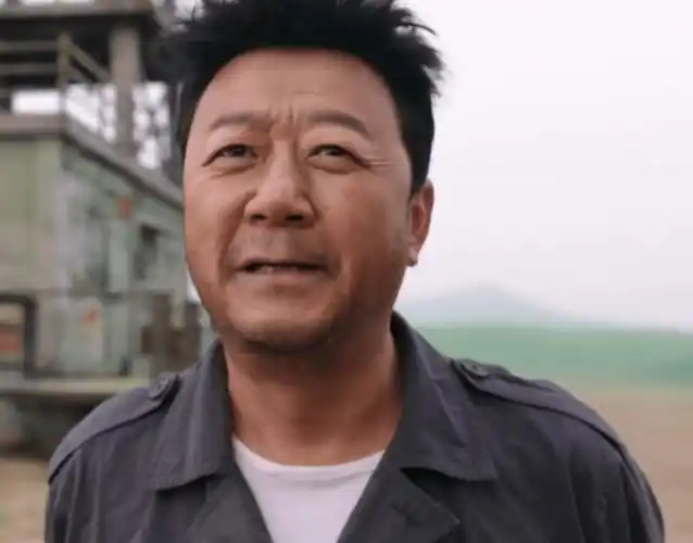 给《父辈的荣耀》演员排名:张晚意第四,郭涛第二,第一非她莫属_兴杰