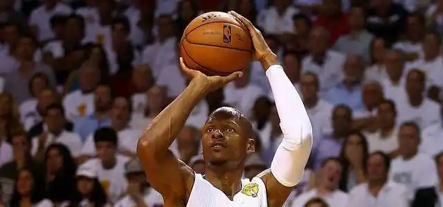 雷阿伦投篮姿势是怎样的?