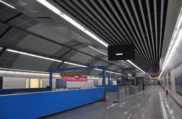 重庆轨道交通5号线多车站风格初现 浅葱蓝清新