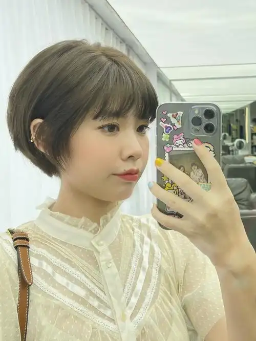 发型种草在基础上添加了一点点自己的想法后面的头发剪的要很圆两边