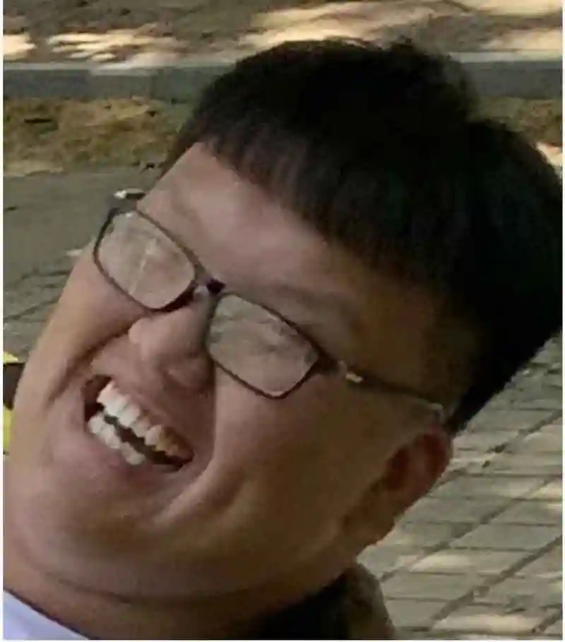 有没有人帮忙把这个图和孙悟空在海边跑的那个表情包拼在一起啊秋梨膏