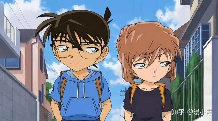 因为小哀接触最多的男性,最有可能和小哀搞cp的男性,名字叫工藤新一