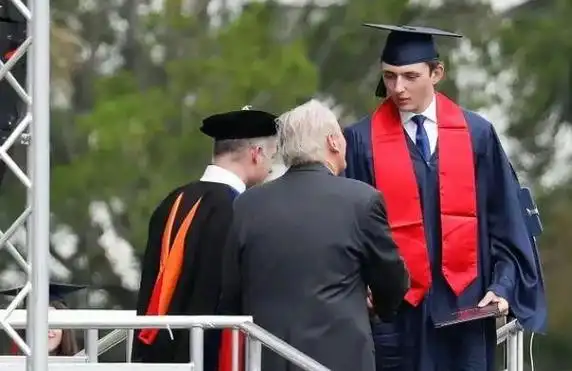 身高两米以上太帅了,梅拉尼娅黑白配美翻|巴伦|模特|特朗普集团|美国