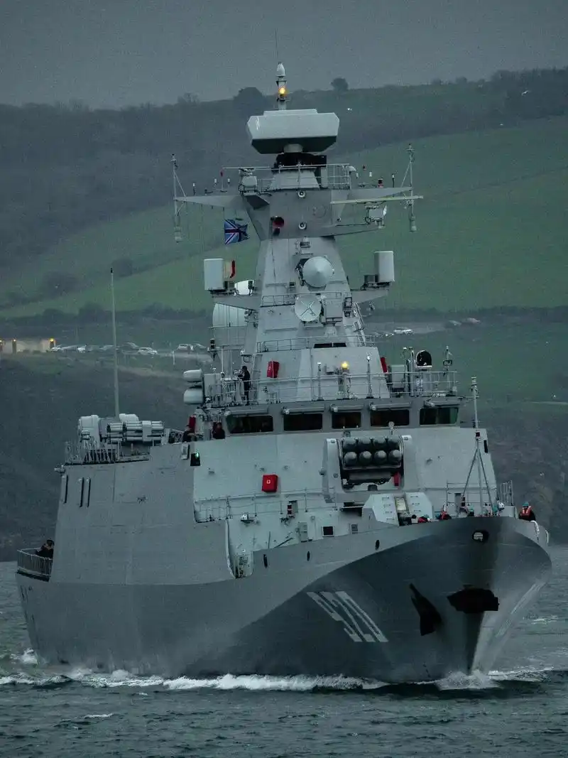 中国制造.阿尔及利亚海军c28a型护卫舰"阿德哈弗"号抵达英 - 抖音