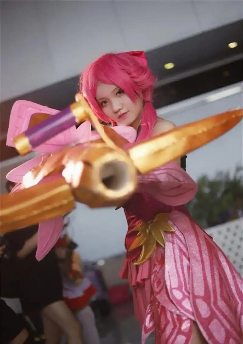 cos秀##ido漫画展#孙尚香的蔷薇恋人是内测皮肤,可以说是很多玩家