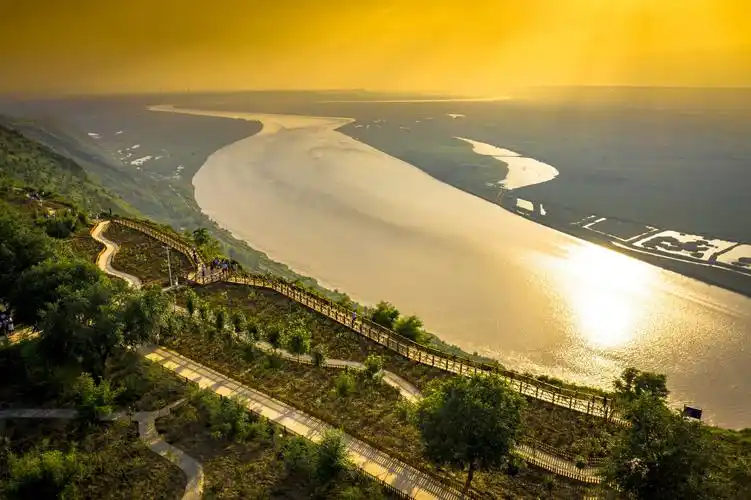 航拍:俯瞰黄河两岸,壮美景色无限