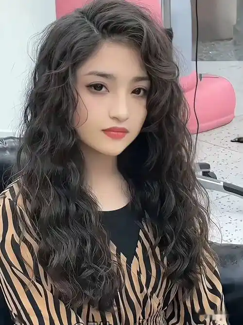 "全头烫,羊咩咩卷发"_发型_时尚_造型