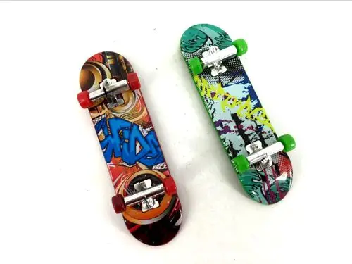 厂家直销 儿童益智地摊玩具热卖 创意指尖运动 迷你手指滑板玩具