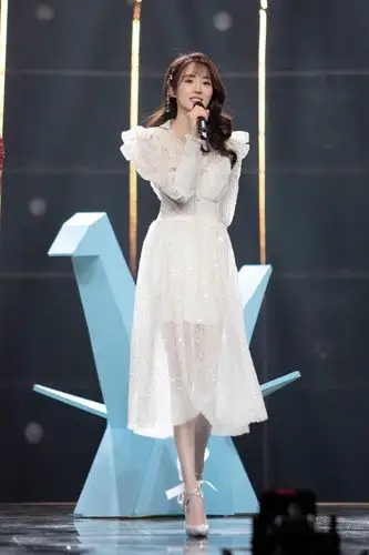 张可盈亮相央视乐享汇青春灵动有气质风格百变可塑性太强