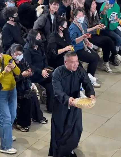 郭德纲封箱表演疑与儿子闹掰,郭麒麟不在表演名单,已被彻底架空?